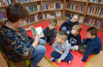 Wizyta w bibliotece (Filia Biblioteki Publicznej w Szkole Podstawowej nr 2) – grupa V